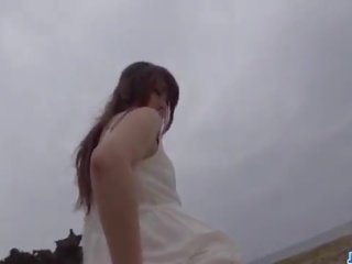 Mayuka akimoto filmai nuo jos plaukuotas twat į lauke scenos