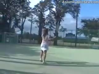 Asiática tenis corte público adulto película