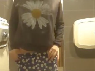Tineri asiatic fata masturband-se în mall baie: murdar film ed
