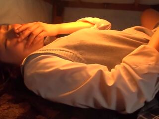 Pt2 heimelijk mischief op de unprotected lager lichaam in de kotatsu