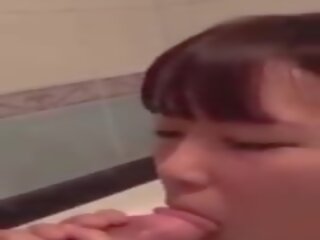 Japanese Girls Give Slow Bj in the Bathtub: Free adult clip de